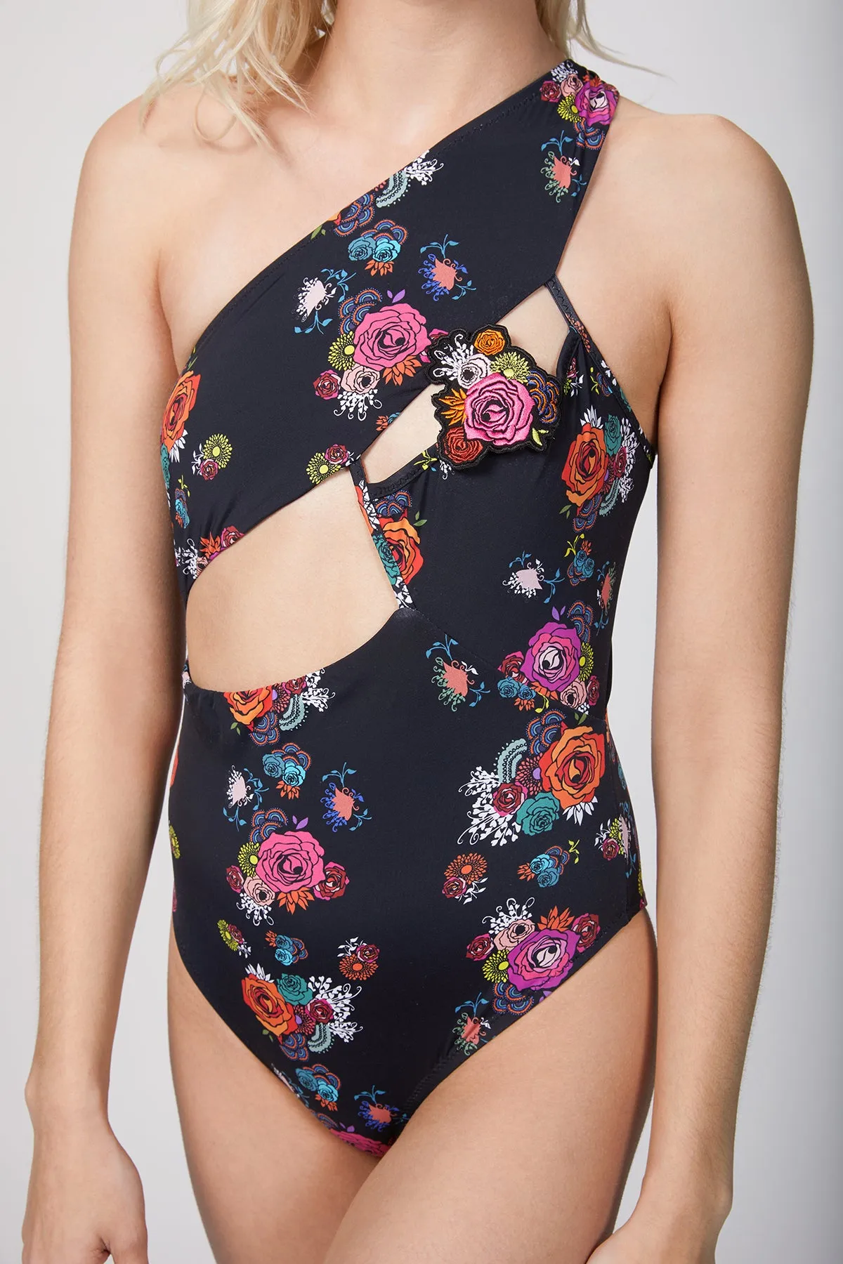 ASYMMETRICAL ONE PIECE MINI BOUQUETS