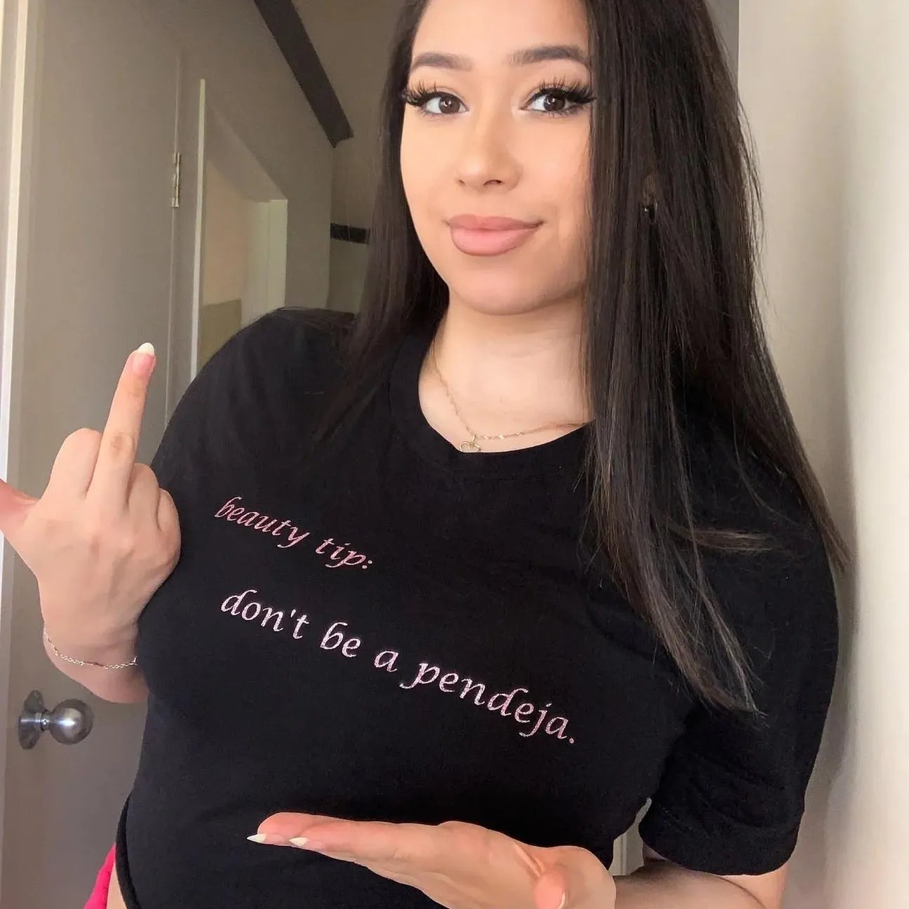'Beauty Tip: Don't Be A Pendeja' ✨️Pink Sparkle Print✨️ Crop Top Crewneck - Black - Premium Brushed Fleece