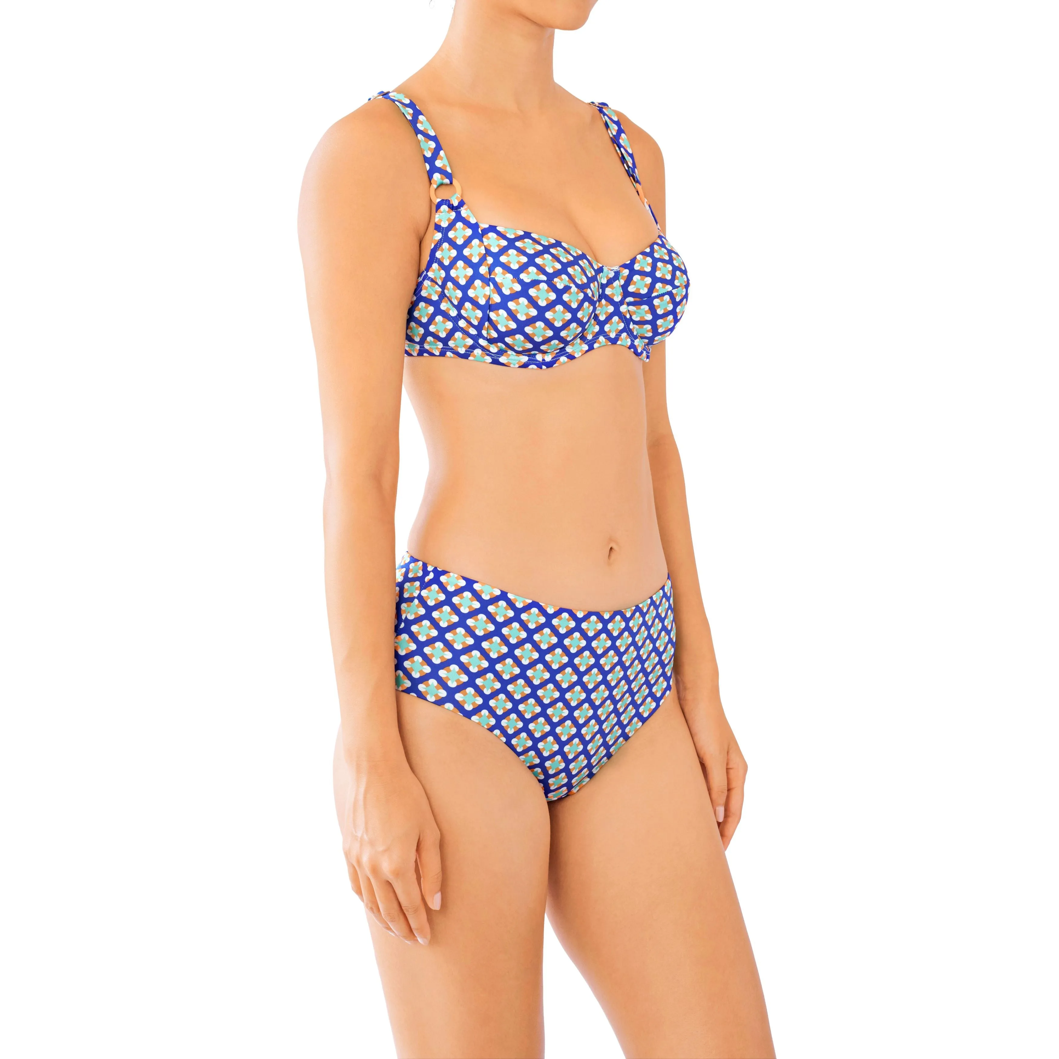 Huit Dive in Balconette