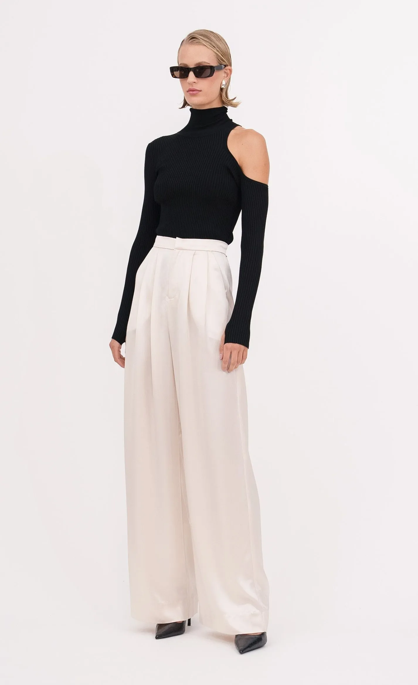 Nonchalant Rooney Top in Black