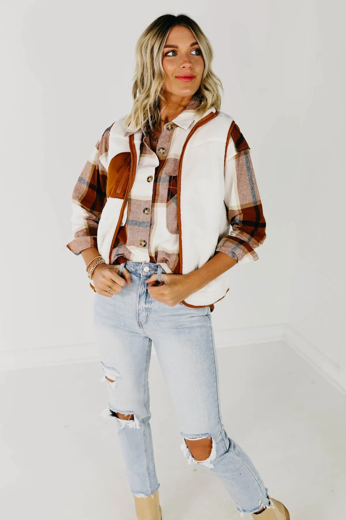 The Josie Fleece Vest - Ivory/Camel