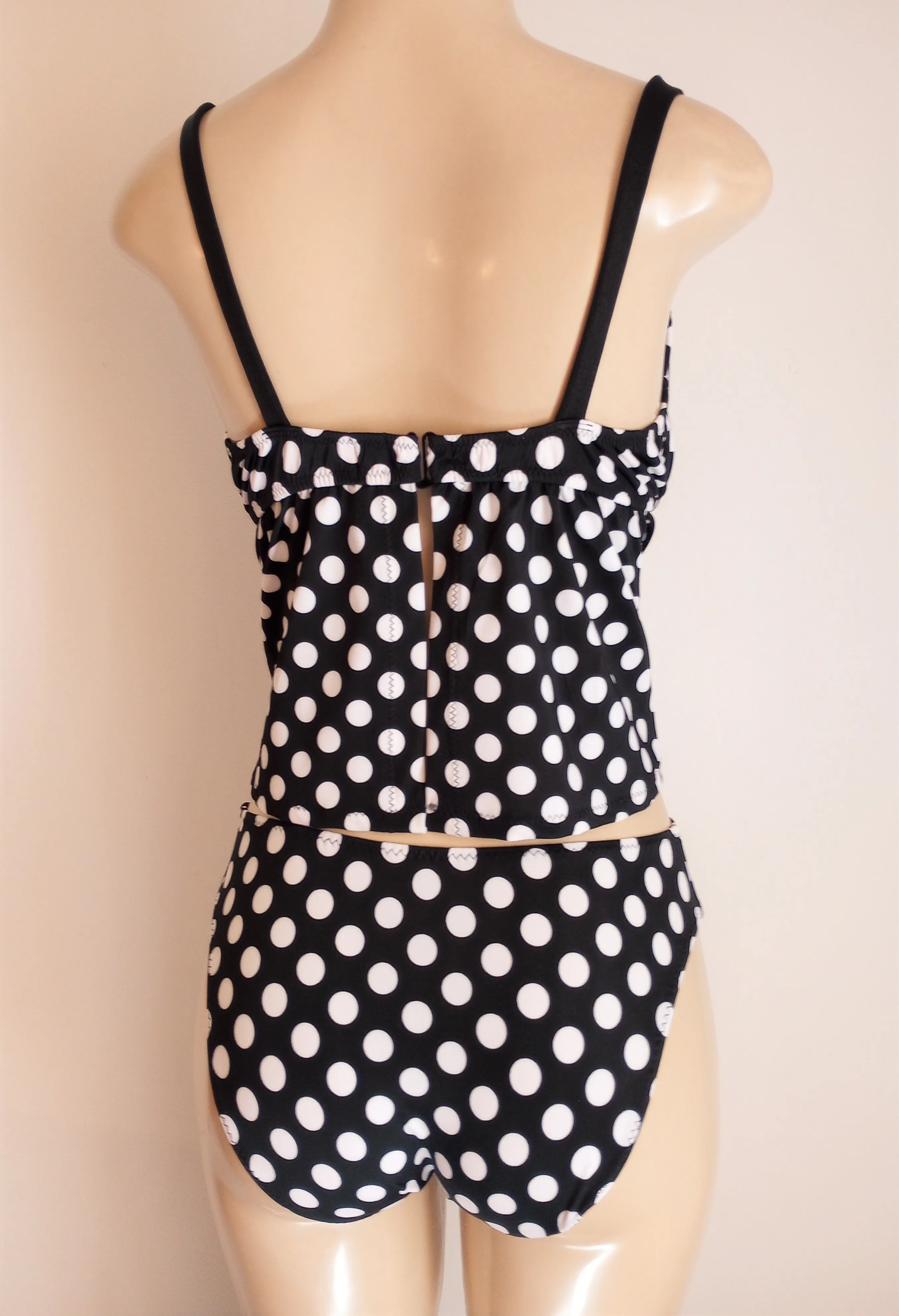 Underwire Push Up Tankini Top. Timeless Bikini Bottom
