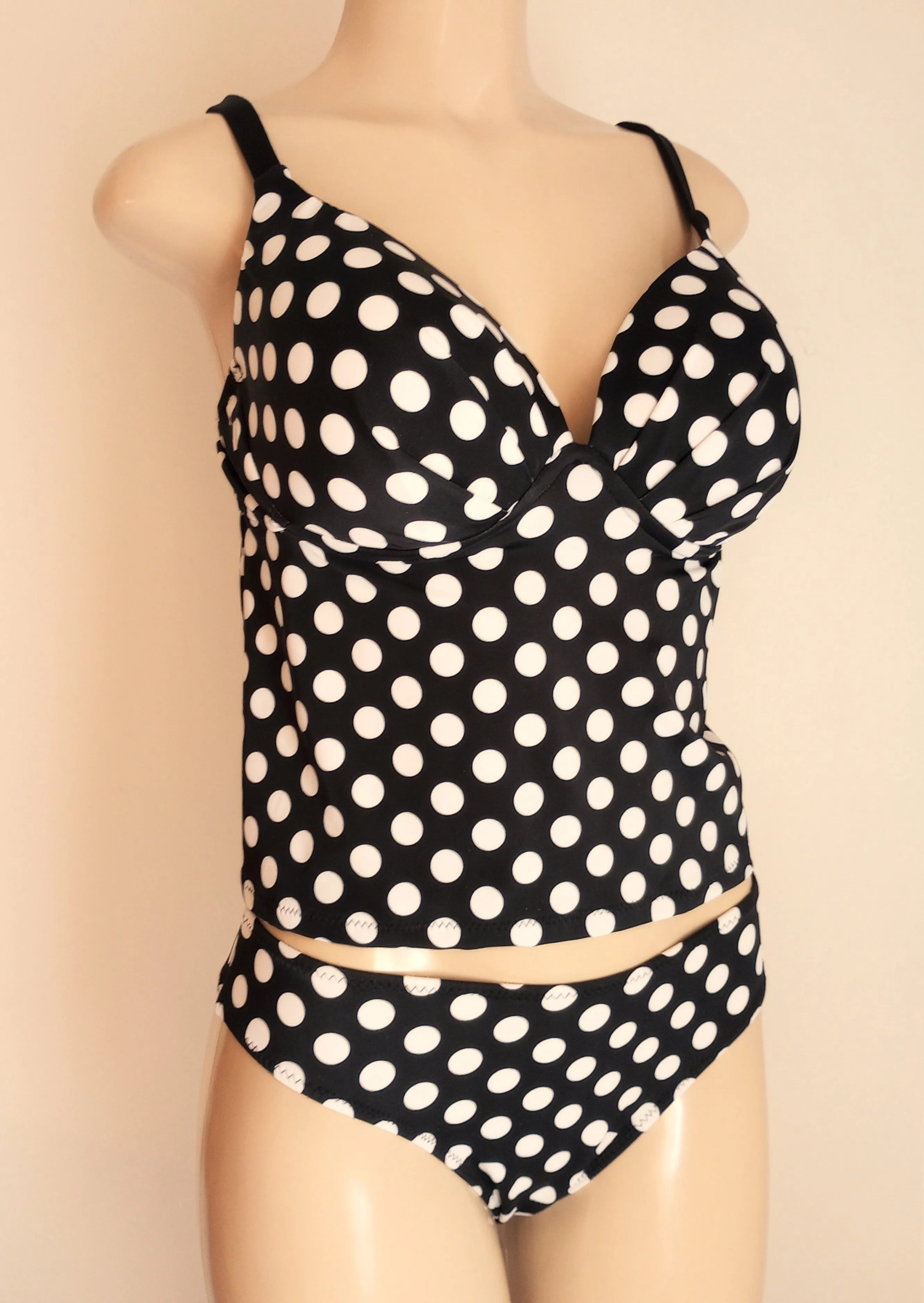 Underwire Push Up Tankini Top. Timeless Bikini Bottom