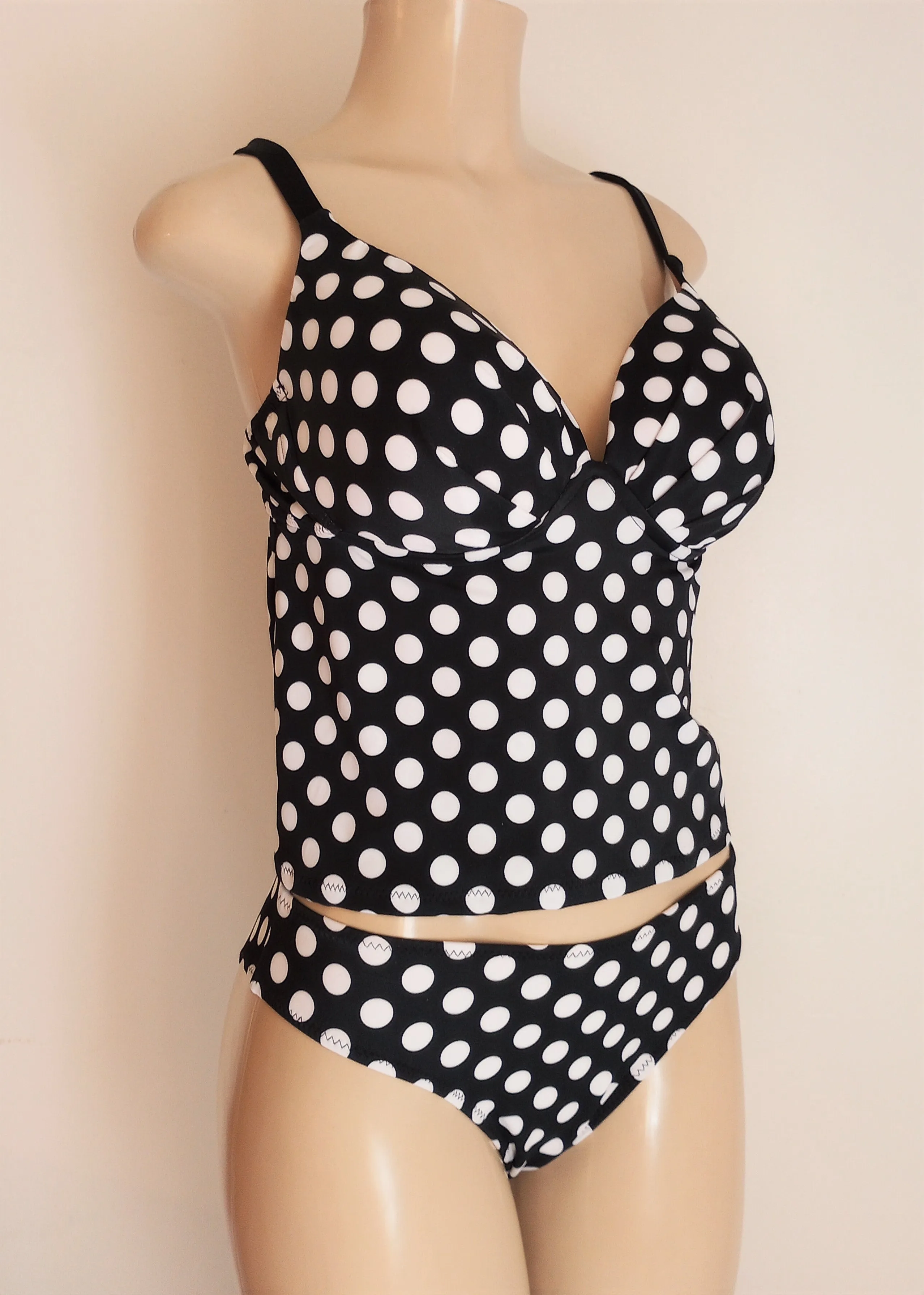 Underwire Push Up Tankini Top. Timeless Bikini Bottom