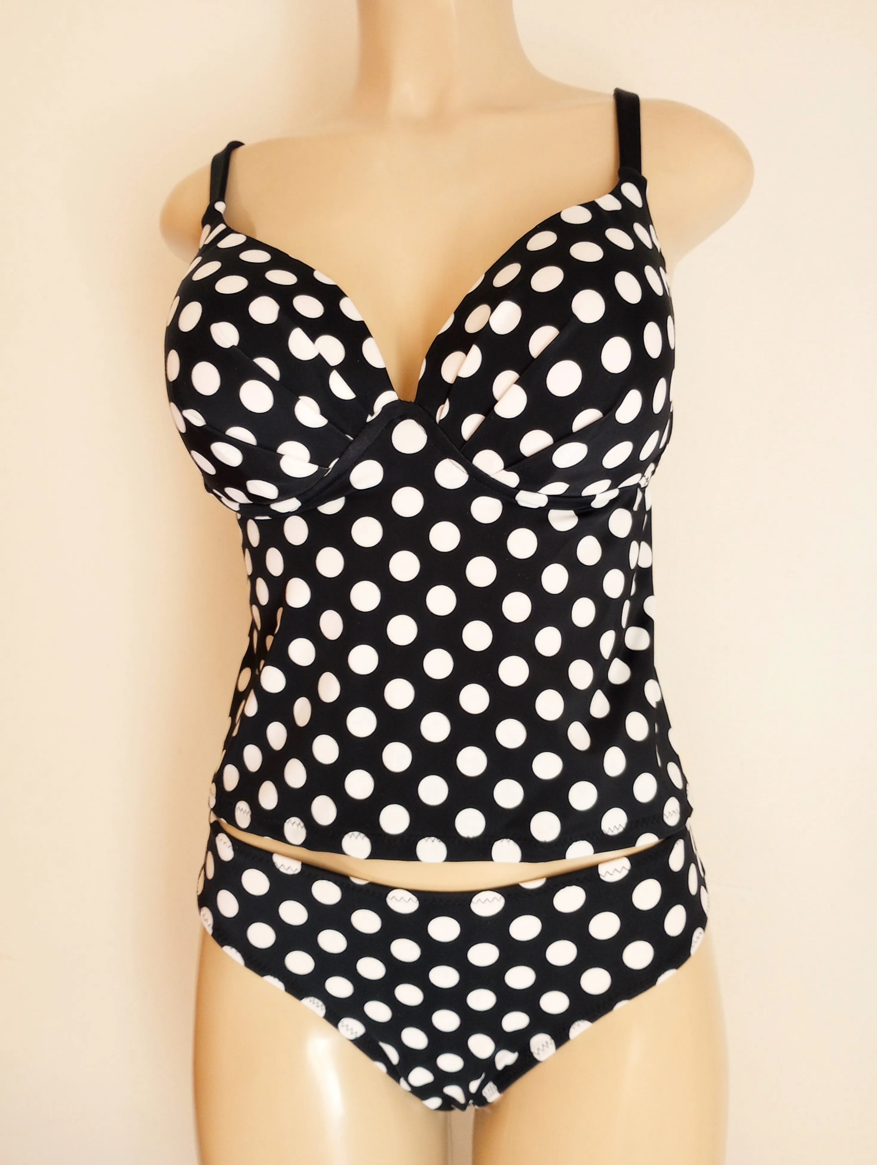 Underwire Push Up Tankini Top. Timeless Bikini Bottom