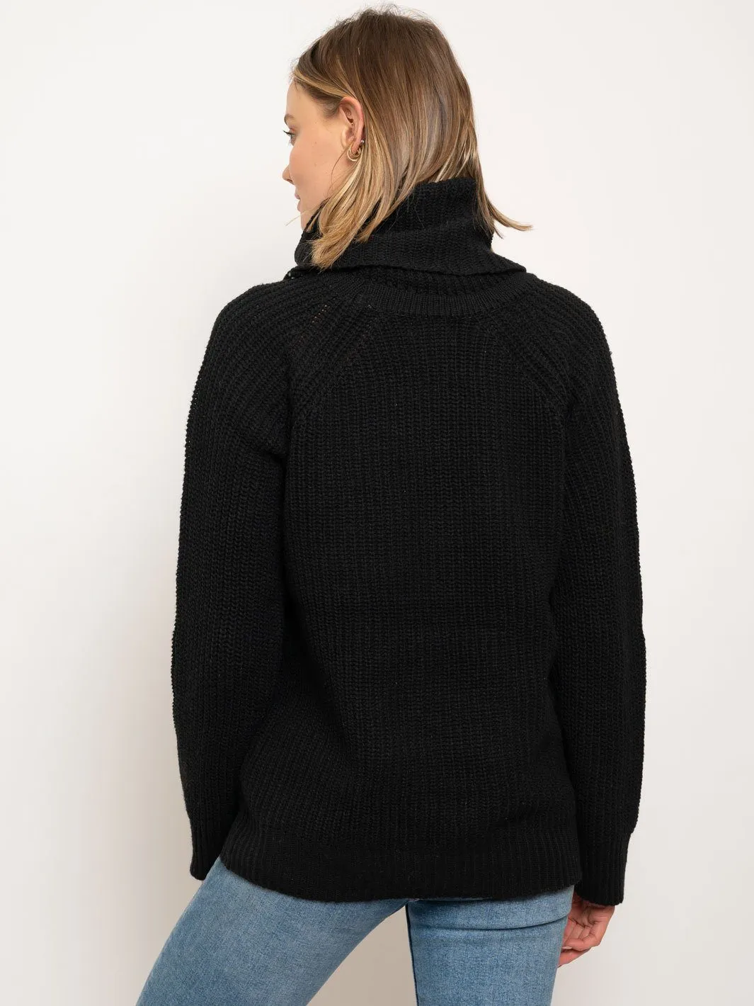 WOMEN'S BLACK TURTLENECK SWEATER